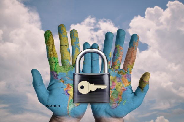 hands-600497_1920-copy